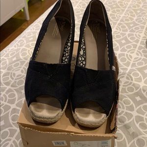 Toms Calypso Canvas Wedge size 11